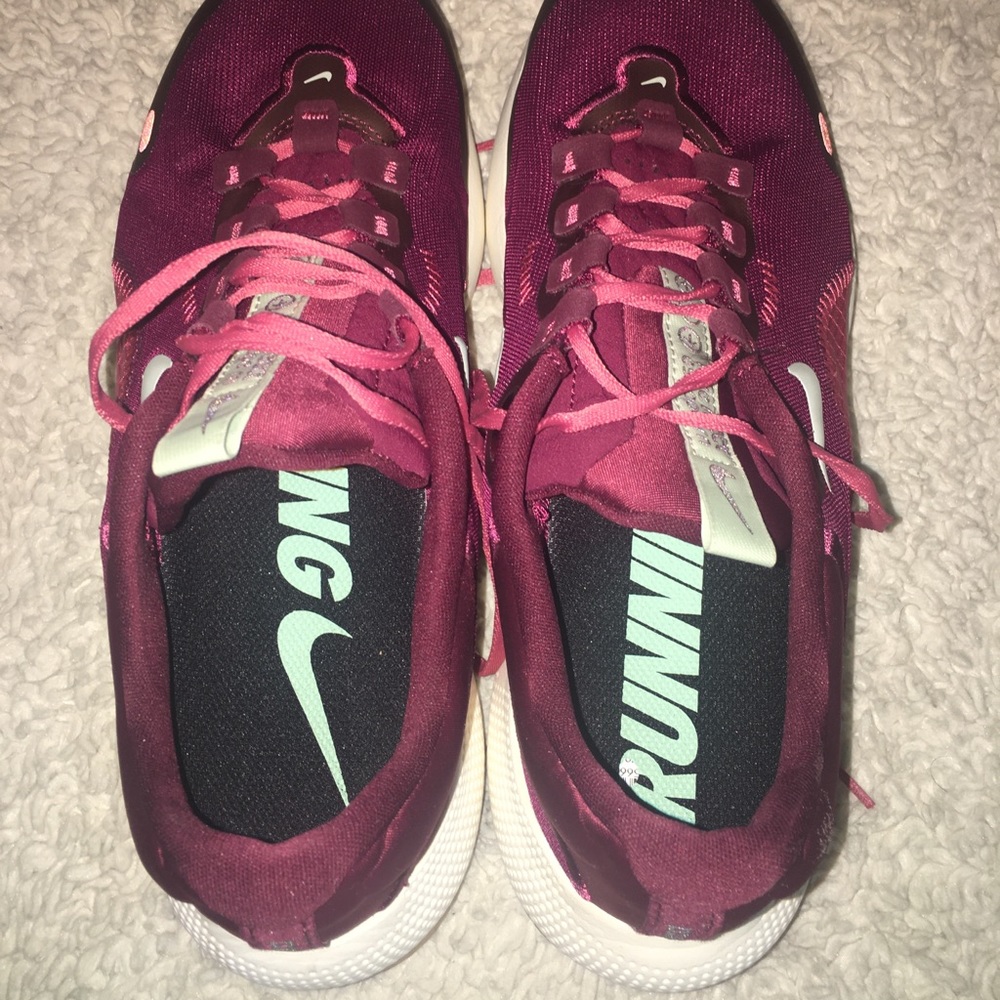 Nike - Picture 4 of 12